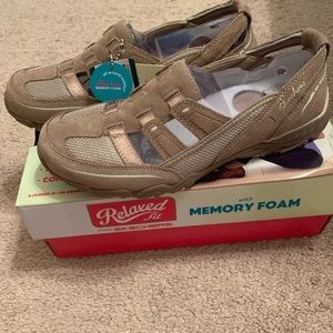 SKETCHERS Ladies 8 Venturer Sneakers